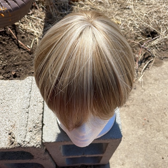 NWT 8” ash lights sandy beige light gold short unisex soft light wig fits M-L - Picture 12 of 12